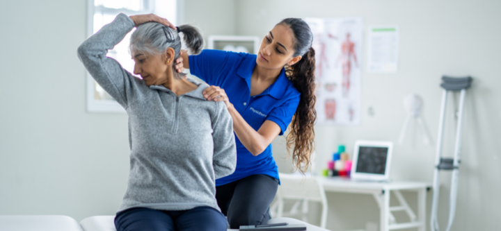 Professional physiotherapist providing treatment to patient at home in Riyadh.
