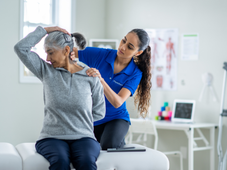 Professional physiotherapist providing treatment to patient at home in Riyadh.